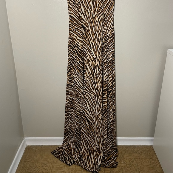 Used once Michael kors maxi leopard print with gold detail dress - Picture 5 of 6